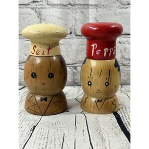 VTG Wooden Chef's Peppe’ & Salt Salt & Pepper Shakers Lookout Mountain